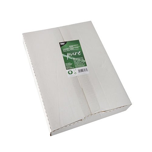 Une boîte blanche de PAPSTAR GmbH avec l'inscription "pure" contient 2 000 feuilles de papier de couverture de crème 22x16 cm avec revêtement en cire de palme; photographiée sur fond blanc.