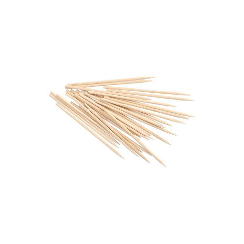 Un ensemble PAPSTAR de brochettes en bois "pure" pour finger food, de 10 cm de long et de 3 mm de diamètre, de la société PAPSTAR GmbH repose sur un fond blanc - parfait comme brochettes en bois pointues pour la gastronomie ou les finger foods lors de tout événement (1000 pièces par paquet).