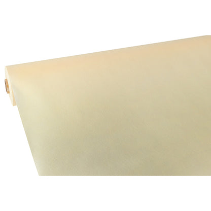 Un rouleau de nappe Starpak, semblable à du tissu, en non-tissé « Soft Selection » (40m x 1,18m) en crème - partiellement déroulé sur fond blanc.