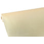 Un rouleau de nappe Starpak, semblable à du tissu, en non-tissé « Soft Selection » (40m x 1,18m) en crème - partiellement déroulé sur fond blanc.