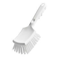 Die Haug Stielbürste mit kurzem Griff (260 x 72 x 55 mm) von Haug Bürsten KG ist eine weiße Reinigungsbürste mit festen Borsten und einem gebogenen Griff mit Aufhängeloch, ideal für den professionellen Einsatz und abgebildet auf einem schlichten weißen Hintergrund.