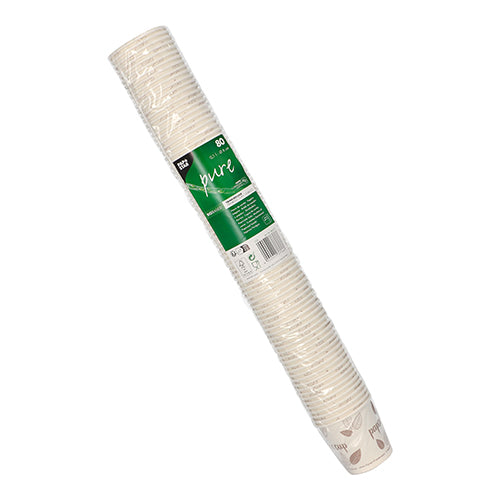 Een verpakking met 60 wegwerpbekers 80 "pure" van PAPSTAR GmbH van wit karton, gestapeld en verpakt in een transparante hoes met groen "pure" etiket en productinformatie.
