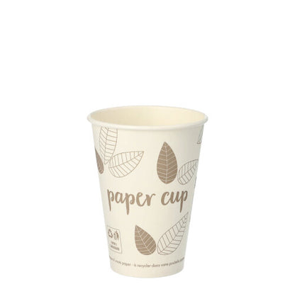 Een beige PAPSTAR 80 drinkbekers, karton "pure" van PAPSTAR GmbH, met bladmuster en "Paper Cup"-opdruk, staat rechtop op een witte ondergrond - ideaal als milieuvriendelijke wegwerpbeker.
