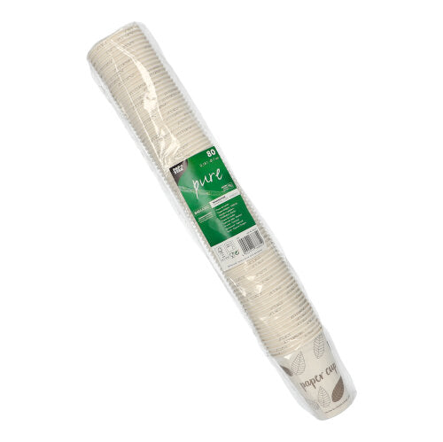 Een verzegelde verpakking van 80 drinkbekers, karton "pure" van PAPSTAR GmbH: 80 wegwerp-kartonnen bekers met eenvoudig bruin bladmuster, gestapeld en verpakt in plastic folie met groen-wit etiket.