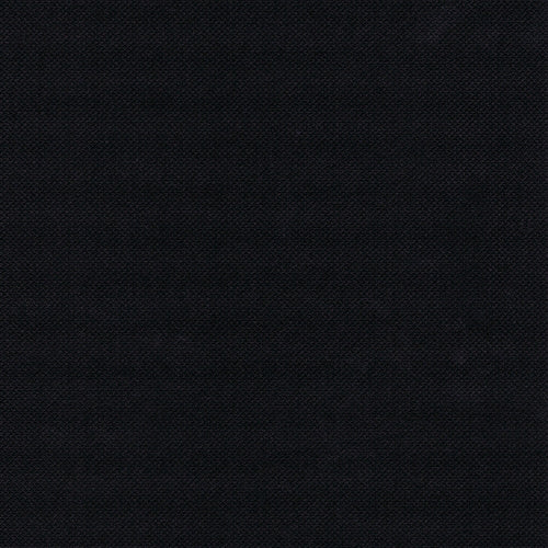 Un gros plan des 100 serviettes « ROYAL Collection » 1/4 pli (40x40 cm) de la société PAPSTAR montre un tissu noir uni avec une structure tissée fine et uniforme, sans motifs ou designs visibles.