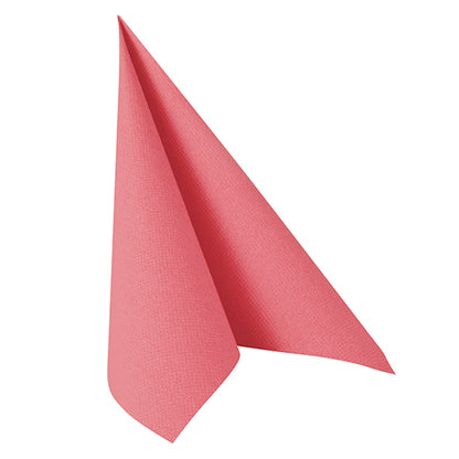 Une serviette unique PAPSTAR « ROYAL Collection » 1/4 pli (40 x 40 cm) de PAPSTAR GmbH est pliée verticalement en forme de triangle sur un fond blanc, mettant en valeur des serviettes élégantes en matériau de haute qualité.