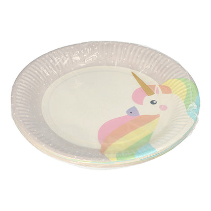 Une pile de PAPSTAR 10 assiettes, carton rond Ø 23 cm de PAPSTAR GmbH, partiellement enveloppée dans du film plastique et décorée d'une licorne de dessin animé colorée - idéale pour les fêtes et événements.