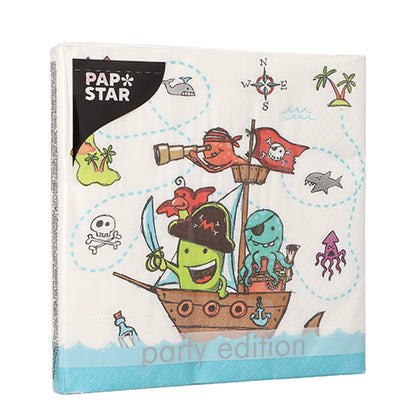 De PAPSTAR 20 servetten (33x33 cm, 3-laags, 1/4 vouw, design set 2) van PAPSTAR GmbH tonen cartoon-zeedieren als piraten op een schip met piratensymbolen en een schatkaart op de achtergrond.