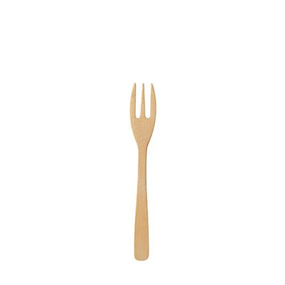 Een PAPSTAR GmbH 50 fingerfoodvorken van bamboe 'pure' liggen in het midden op een witte achtergrond - de milieuvriendelijke wegwerpvork met drie tanden.