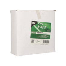 Een gesloten witte kartonnen doos van PAPSTAR GmbH met de opdruk "PAPSTAR roerstaafjes hout pure, 14 cm" bevat 1000 milieuvriendelijke, biologisch afbreekbare drinkstokjes in een vouwdoos. De zijkanten van de doos zijn onbedrukt.