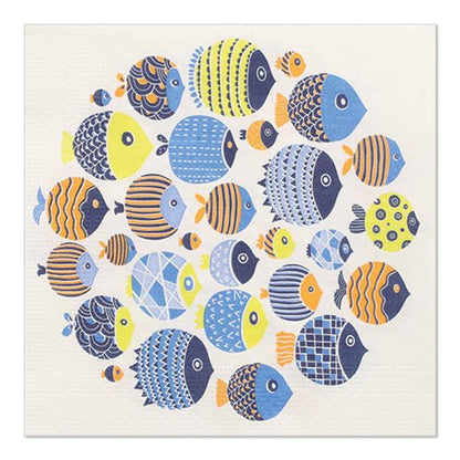 Différents poissons illustrés en bleu, jaune et orange en cercle ornent les serviettes blanches de 33 x 33 cm PAPSTAR de 20 unités, 3 plis, Set 3 de PAPSTAR GmbH.