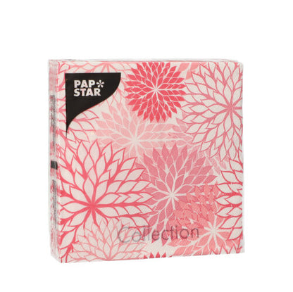 Un paquet carré de 20 serviettes PAPSTAR (25 cm x 25 cm, 3 plis, 1/4 pli) de la société PAPSTAR GmbH avec un motif floral rose-blanc avec de grandes fleurs et un logo noir PAP STAR dans le coin supérieur gauche.