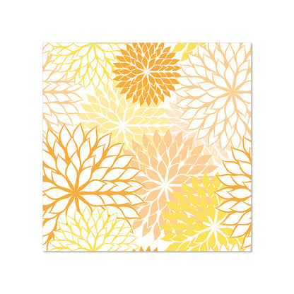 Une image carrée avec un motif floral répétitif en jaune, orange et beige sur fond blanc - idéal pour la décoration de table ou comme serviettes PAPSTAR 20 (25 x 25 cm, 3 plis, 1/4 pli) de la société PAPSTAR.