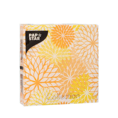 Un paquet de serviettes 3 plis 25x25 cm 1/4 pli de la société PAPSTAR contient 20 serviettes avec un motif floral en jaune et orange sur fond blanc - idéal pour la décoration de table et joliment emballé dans un film transparent.
