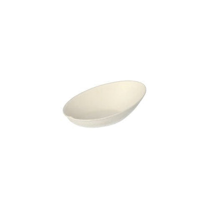 De PAPSTAR 50 fingerfood-schalen van wit suikerriet ('pure', PAPSTAR GmbH) zijn ovaal, milieuvriendelijk en duurzaam. Ze verschijnen leeg op een witte achtergrond en worden vanuit een lichte hoek gepresenteerd.