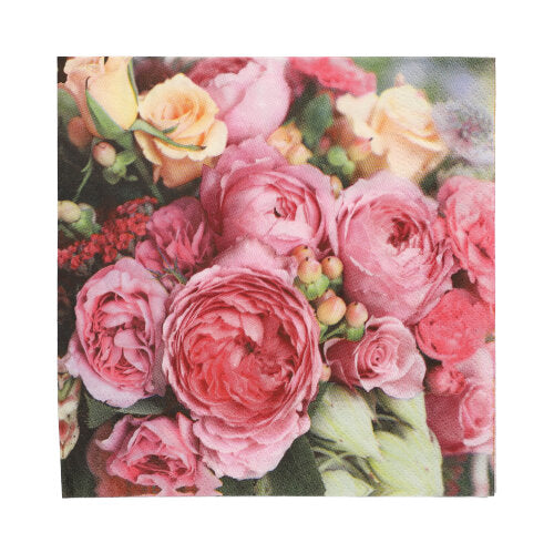 Close-up van PAPSTAR 20 servetten, 33x33 cm, 3-laags van PAPSTAR GmbH, met een bloemenprint in roze- en perzikkleuren met rozen en ranonkels met groene bladeren; van zacht, hoogwaardig materiaal.