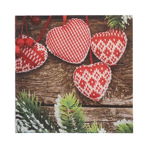 Trois ornements en forme de cœur rouge et blanc sur du bois rustique avec des sapins et des baies offrent une inspiration festive pour vos PAPSTAR 20 serviettes, 33x33 cm, 3 plis, Design Set 3 de PAPSTAR GmbH.