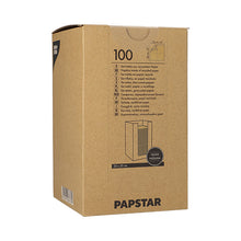 Een bruine doos met het opschrift "PAPSTAR GmbH" bevat 100 PAPSTAR servetten 1/4-vouw van gerecycled papier, 20x20 cm natuur, met meertalige tekst en een eenvoudige afbeelding van een servettenstapel op de doos.