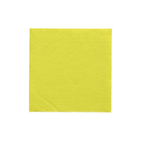Une seule PAPSTAR Serviettes pliées en quatre, 24 x 24 cm, vert citron, de la collection « DAILY » (20 pièces), de PAPSTAR GmbH, repose à plat sur un fond blanc – vierge, avec une texture apparente – idéal pour une décoration de table élégante.