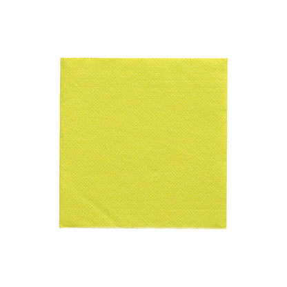 Die PAPSTAR Servietten 1/4-Falz, 24x24 cm limonengrün aus der "DAILY Collection" von PAPSTAR GmbH (20 Stück) liegt für stilvolle Tischdekoration im Foto quadratisch auf weißem Hintergrund und zeigt seine strukturierte, frische Farbe.
