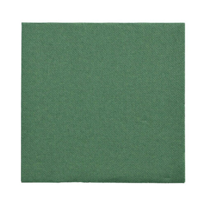 Een enkele 150 servetten "DAILY Collection" 32 x 32 cm van PAPSTAR GmbH in groen is netjes gevouwen afgebeeld op een witte achtergrond, met een effen kleur en een subtiel structuurpatroon voor een hoogwaardige uitstraling.
