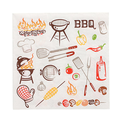 La PAPSTAR GmbH 20 serviettes, 33x33 cm, 3 plis, pliées 1/4, Design Set 1 présentent des illustrations sur le thème du barbecue comme barbecue, flammes, toque de chef, pince, brochettes, légumes, sauce piquante, maïs et le texte "BBQ" sur fond blanc.