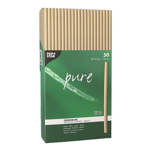 Een groene doos van PAPSTAR GmbH bevat 50 "puur" milieuvriendelijke riet rietjes (Ø10mm, 25cm) in beige. De voorkant toont productinformatie in verschillende talen en een strobeeld.