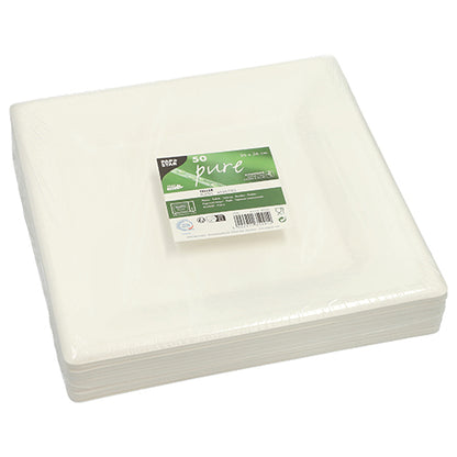 Een stapel PAPSTAR 50 borden van suikerriet "pure", duurzaam en composteerbaar, van PAPSTAR GmbH, verpakt in plastic. Het groen-witte etiket bovenop toont productinformatie en het getal 50.