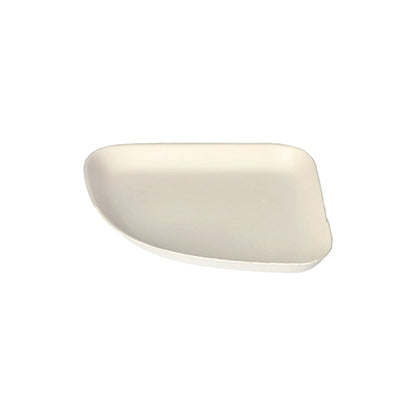 Le lot de 4 assiettes en canne à sucre « pure » blanc « Belle Vie, Ligne Carrée » de PAPSTAR GmbH présente des assiettes crème, de forme irrégulière avec des bords arrondis et une surface lisse, illustrées sur un fond blanc.