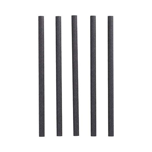 Vijf zwarte cilindrische PAPSTAR 100 shake-rietjes papier Ø 10 mm · 21 cm van PAPSTAR GmbH staan rechtop in een rij voor een witte achtergrond - ideaal voor milieubewuste gastheren.