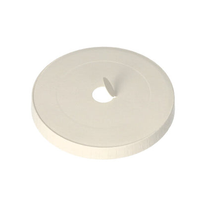 Een verpakking met 50 ronde witte Starpak-deksels voor kartonnen drinkbekers met een diameter van 9 cm, van bovenaf op een witte achtergrond. Merk: Starpak.