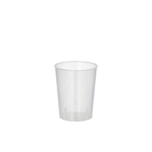 Le set de 20 verres réutilisables Starpak en PP incassable (4 cl, Ø 4,3 cm, hauteur 5,2 cm) présente un verre à shot vide et clair sur fond blanc – idéal pour une utilisation réutilisable.