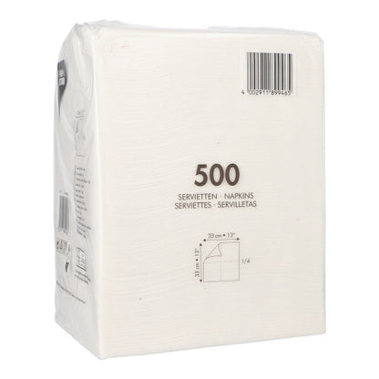 Debout se trouve un paquet de 500 serviettes PAPSTAR emballées en plastique, 1 pli, blanc, 33x33 cm, plié en 1/4 de la PAPSTAR GmbH; sur l'emballage se trouvent un code-barres, des informations multilingues et un simple dessin de pliage de serviette.