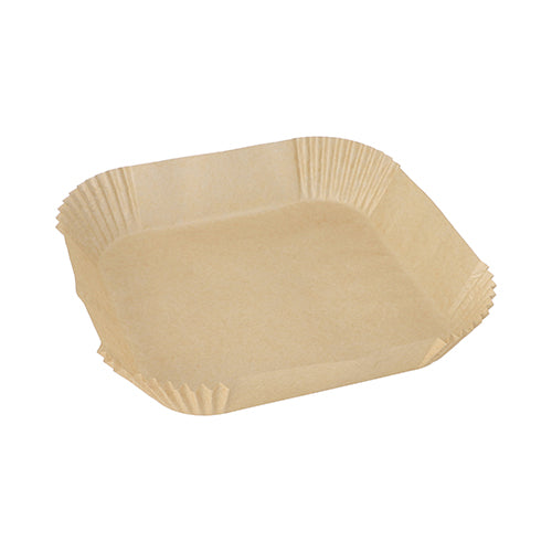 Les 100 papiers de cuisson pour friteuses à air chaud carrés de la société PAPSTAR sont des papiers de cuisson carrés, bruns, non blanchis avec des côtés plissés et une surface antiadhésive, idéals pour les friteuses à air chaud. Représenté sur un fond blanc.