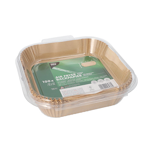 Dans un récipient en plastique transparent se trouve une pile de papiers de cuisson bruns, carrés PAPSTAR 100 pour friteuses à air chaud carrés de la société PAPSTAR. L'étiquette verte sur le dessus indique 100 inserts de papier de cuisson antiadhésifs.