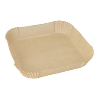 De 100 vierkante bakvellen voor heteluchtfriteuses van de PAPSTAR GmbH zijn vierkante, bruine bakvormpjes met antiaanbaklaag, een geribbelde rand en een vlakke bodem – perfect voor heteluchtfriteuses. Afgebeeld van bovenaf op een witte achtergrond.