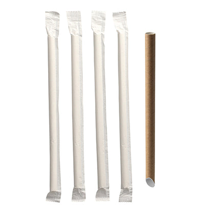 Afgebeeld zijn vijf PAPSTAR Bubble Tea rietjes "pure" (Ø 12 mm, 20 cm, bruin, puntig | folie) van PAPSTAR GmbH; vier afzonderlijk verpakt en één onverpakt, allemaal verticaal op een witte achtergrond gerangschikt.