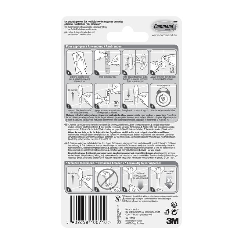 L'arrière d'un emballage de crochet pour serviettes de bain Command™ de 3M Deutschland GmbH contient des instructions illustrées et écrites étape par étape en plusieurs langues pour appliquer et retirer les bandes, ainsi qu'un code-barres et le logo 3M en bas.
