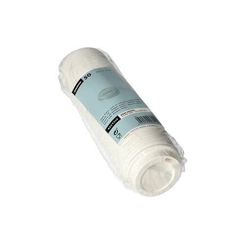 Afgebeeld is een kunststofverpakte verpakking met 50 witte Starpak 50 Dom-deksel PS "To Go"-deksels (rond, Ø6 cm, 2 cm) met blauw Starpak-etiket op witte ondergrond - ideaal voor To-Go-verpakkingen.