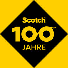 Eine schwarze Raute auf Gelb zeigt "Scotch 100 Jahre" in Gelb, mit Nullen als Unendlichkeitszeichen - und feiert das Scotch® Transparentes Klebeband 550, 19 mm x 66 m, Packung mit 8 Rollen, der 3M Deutschland GmbH, in seinem ikonischen Design.