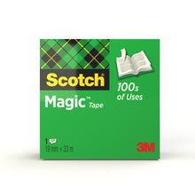 Eine grüne Schachtel Scotch® Magic™ Unsichtbares Klebeband von 3M Deutschland GmbH mit einem karierten Design, einer offenen Buchgrafik, dem Text "100s of Uses" und einer Größe von 19 mm x 33 m.
