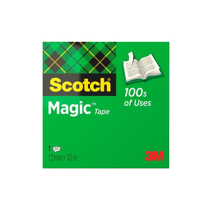 Vooraanzicht van een groene doos Scotch® Magic™ Onzichtbare Tape van 3M Deutschland GmbH, met geel Scotch-logo, een open boek en tekst: "100s of Uses" en "1, 12 mm x 33 m"; 3M-logo rechtsonder.