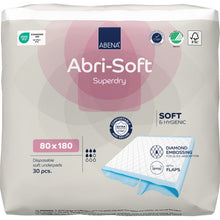 Een verpakking van 30 Abena Re-Seller GmbH wegwerp-onderleggers Abri-Soft Superdry 80x180 cm biedt hygiënische, extra absorberende incontinentiebescherming met zacht materiaal en ruitpatroon voor optimaal comfort en absorptie.