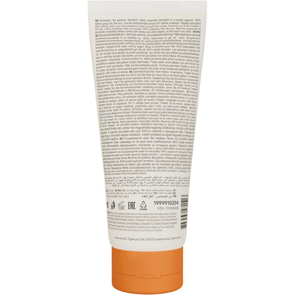 Eine 100ml-Tube Bambo Nature LSF50 Sonnencreme, farb- und parfümfrei, von Abena Re-Seller GmbH, mit orangefarbener Kappe, von hinten gesehen. Die helle Verpackung zeigt dichten schwarzen Text, Symbole, Barcode und Firmeninformationen.