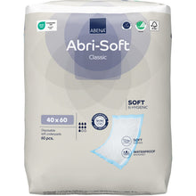 Eine Packung mit 60 Abena Re-Seller GmbH Einweg-Unterlage, Abri-Soft Classic, 40x60 cm, Blau. Die überwiegend weiße und hellgraue Verpackung betont die Weichheit, die wasserfeste Unterlage und den zusätzlichen Schutz.