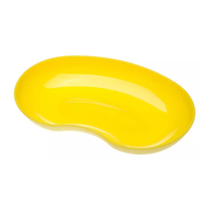 Un récipient jaune en forme de rein avec une surface brillante est visible sur un fond blanc. La cuvette rénale en plastique AMPri MED-COMFORT 24 cm 600 ml de la société AMPri Handelsgesellschaft mbH se distingue par des bords lisses et arrondis et une apparence propre et polie.