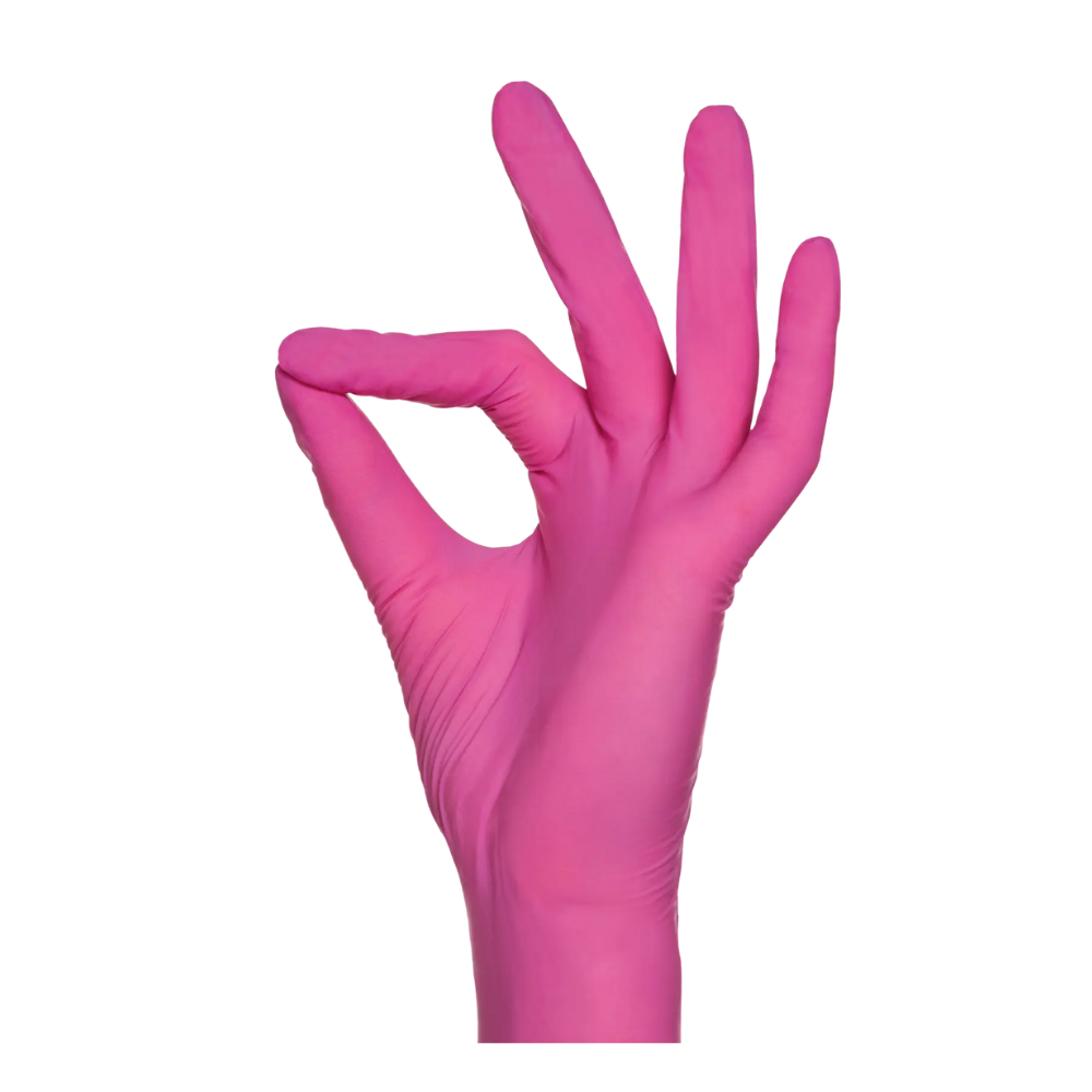 Une main avec des gants en nitrile AMPri en rose, sans poudre de AMPri Handelsgesellschaft mbH fait le geste « OK ». Le pouce et l'index se touchent et forment un cercle, tandis que les trois autres doigts se dressent sur un fond blanc.