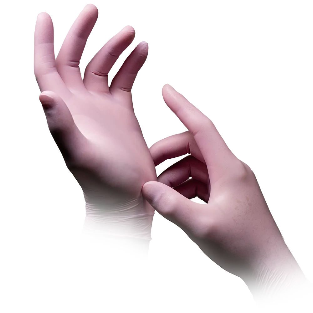 Une personne portant des gants en nitrile AMPri STYLE STRAWBERRY sans poudre de MED-COMFORT en rose de la société AMPri Handelsgesellschaft mbH utilise sa main droite pour ajuster le gant sur sa main gauche. Les gants rose pâle ont une texture lisse devant le fond blanc propre.