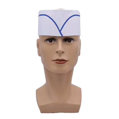 Une tête de mannequin avec une coiffe AMPri avec couronne en non-tissé, un bonnet en papier blanc à motif de lignes bleues, souvent utilisé comme produit jetable dans l'industrie alimentaire et vendu par la société AMPri Handelsgesellschaft mbH.