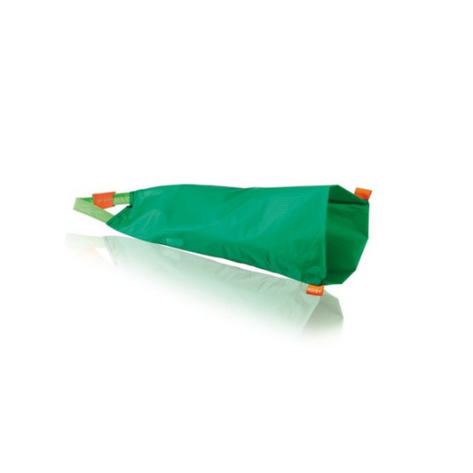 Die ARION Easy-Slide Anziehhilfe für Strümpfe und Strumpfhosen von BSN medical GmbH ist eine grüne, konisch geformte Tasche mit roten Laschen und einer reflektierenden Oberfläche darunter. Sie läuft spitz zu und scheint aus einem strapazierfähigen Material gefertigt zu sein. Wahrscheinlich für den Einsatz im Baugewerbe oder als Anziehhilfe für Strümpfe vorgesehen.